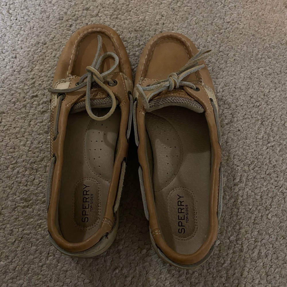 Women’s Tan sperry angelfish boat shoes / top siders